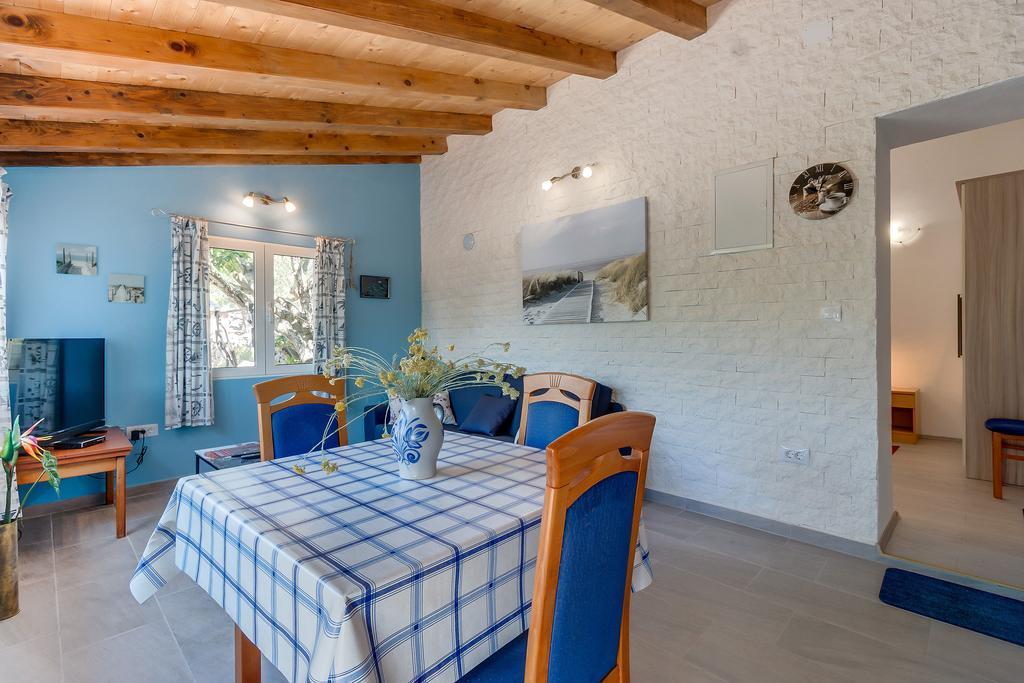 Holiday Home Nikol ヴェリ・ロシニュ エクステリア 写真
